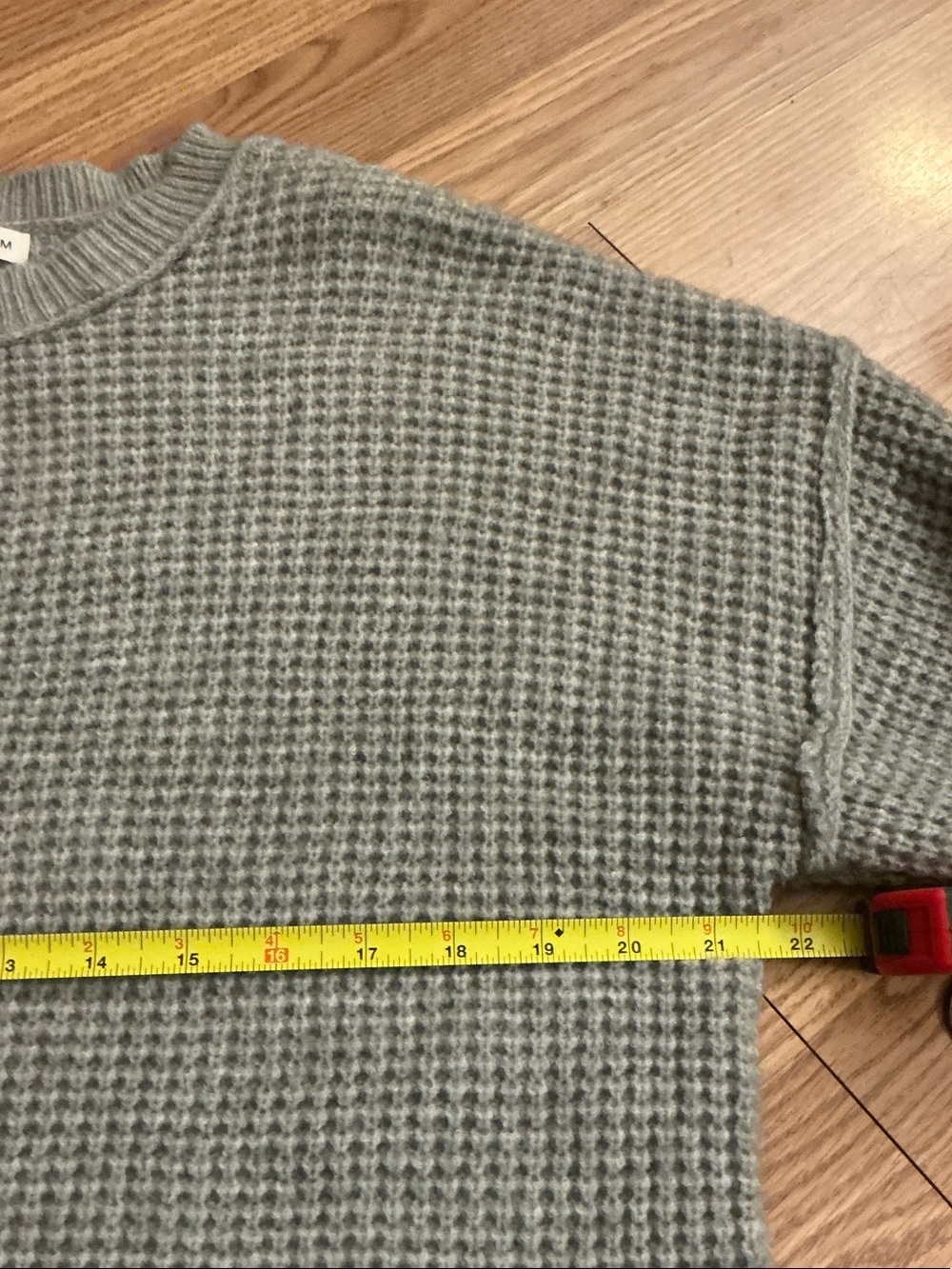 Moon & Madison Cozy Grey Waffle Knit Chunky Sweater Size Medium - Picture 4 of 6